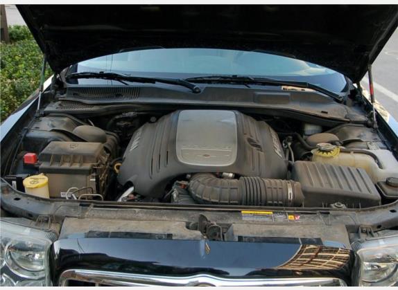 克莱斯勒300C 2006款 5.7L 豪华领航版 其他细节类   发动机舱