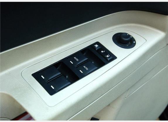 克莱斯勒300C 2006款 5.7L 豪华领航版 车厢座椅   门窗控制