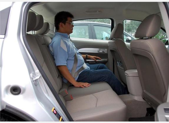铂锐 2008款 2.0L 舒适型 车厢座椅   后排空间
