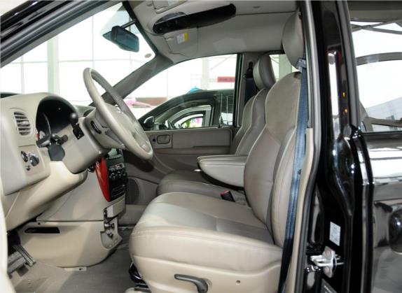 大捷龙 2012款 3.0L 豪华版 车厢座椅   前排空间