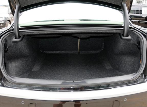 克莱斯勒300C(进口) 2012款 3.6L 豪华版 车厢座椅   后备厢