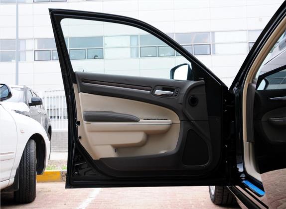 克莱斯勒300C(进口) 2012款 3.6L 豪华版 车厢座椅   前门板