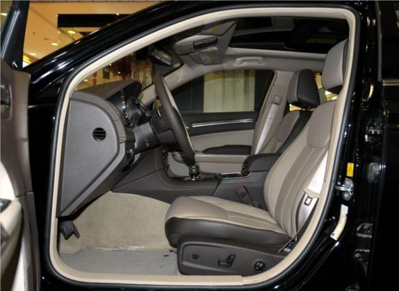 克莱斯勒300C(进口) 2013款 3.6L 尊享版 车厢座椅   前排空间