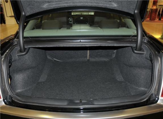 克莱斯勒300C(进口) 2013款 3.6L 尊享版 车厢座椅   后备厢
