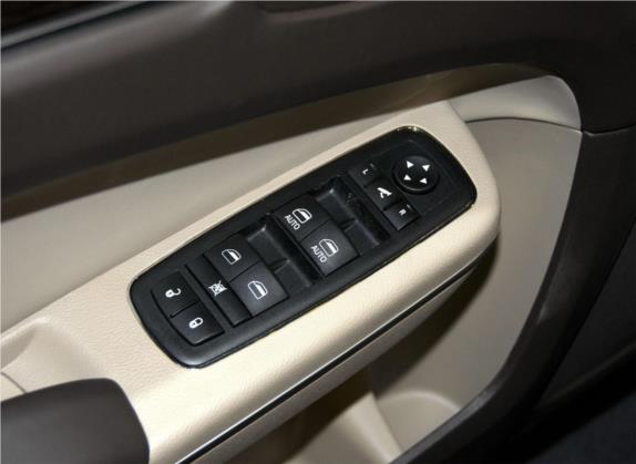 克莱斯勒300C(进口) 2013款 3.6L 尊享版 车厢座椅   门窗控制
