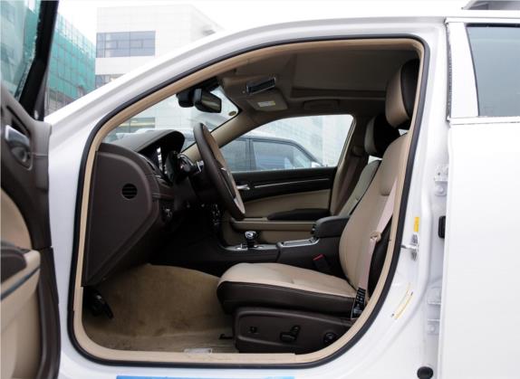 克莱斯勒300C(进口) 2013款 3.6L 尊崇版 车厢座椅   前排空间