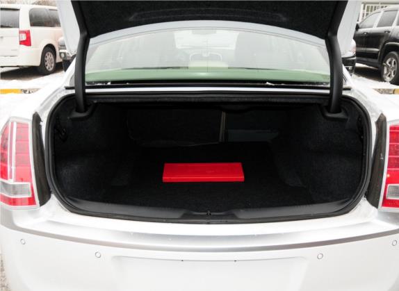 克莱斯勒300C(进口) 2013款 3.6L 尊崇版 车厢座椅   后备厢