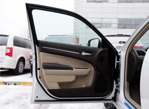 克莱斯勒300C(进口) 2013款 3.6L 尊崇版 车厢座椅   前门板