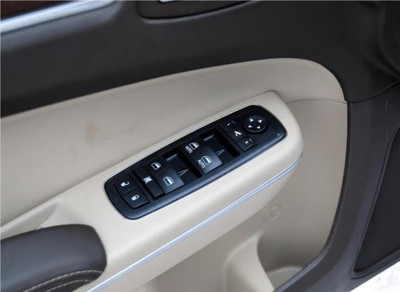 克莱斯勒300C(进口) 2013款 3.6L 尊崇版 车厢座椅   门窗控制