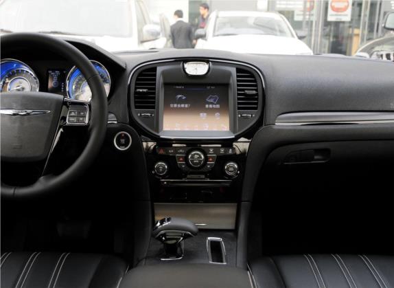 克莱斯勒300C(进口) 2013款 3.6L S锋尚版 中控类   中控台
