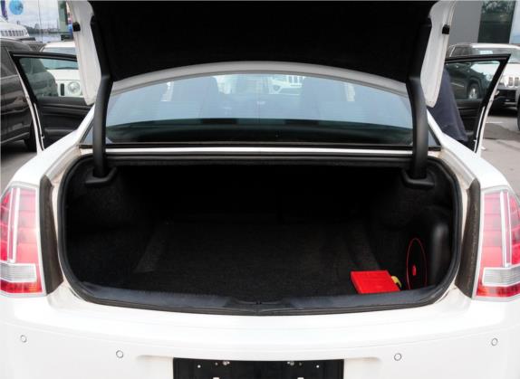 克莱斯勒300C(进口) 2013款 3.6L S锋尚版 车厢座椅   后备厢