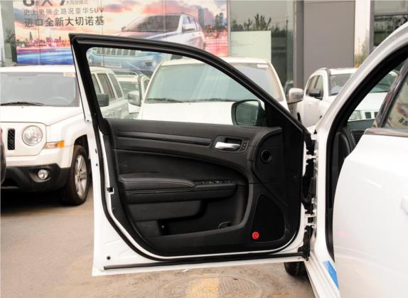 克莱斯勒300C(进口) 2013款 3.6L S锋尚版 车厢座椅   前门板