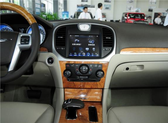 克莱斯勒300C(进口) 2013款 3.6L 尊适版 中控类   中控台