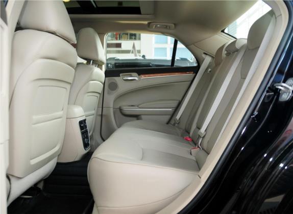 克莱斯勒300C(进口) 2013款 3.6L 尊适版 车厢座椅   后排空间
