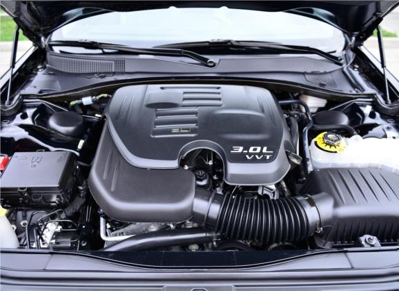 克莱斯勒300C(进口) 2014款 3.0L 卓越版 其他细节类   发动机舱