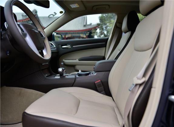 克莱斯勒300C(进口) 2014款 3.0L 卓越版 车厢座椅   前排空间