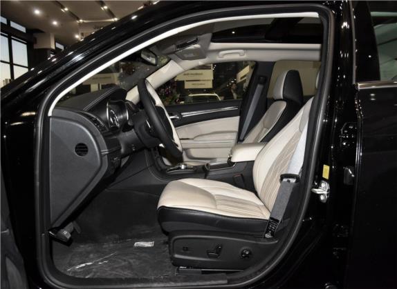 克莱斯勒300C(进口) 2016款 3.0L 超越版 车厢座椅   前排空间