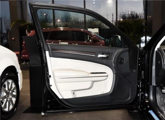 克莱斯勒300C(进口) 2016款 3.0L 超越版 车厢座椅   前门板