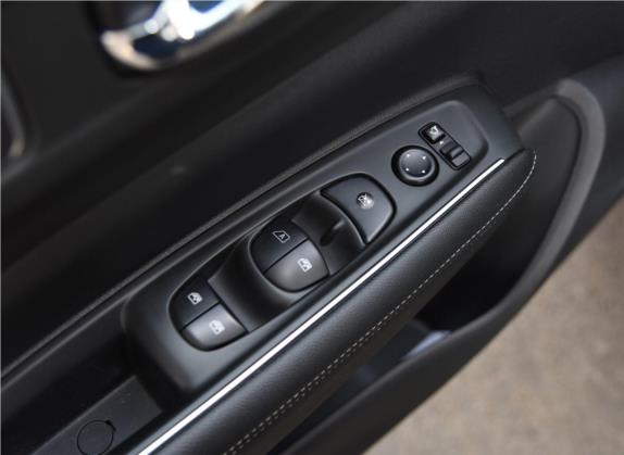 科雷傲 2017款 2.0L 两驱豪华版 车厢座椅   门窗控制