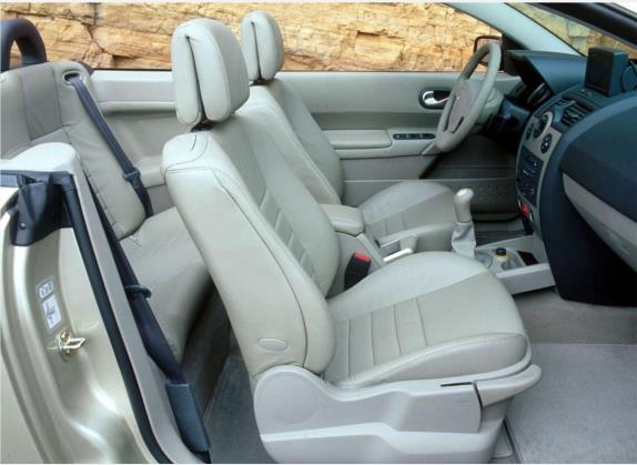梅甘娜 2004款 1.6 Coupe 车厢座椅   前排空间
