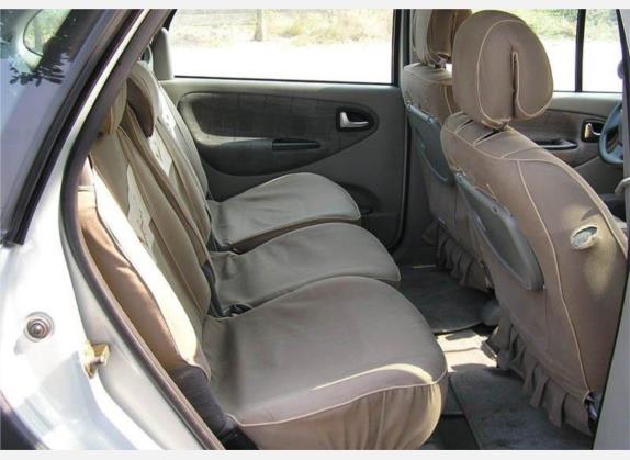 风景经典 2004款 2.0 四驱 RX4 车厢座椅   后排空间
