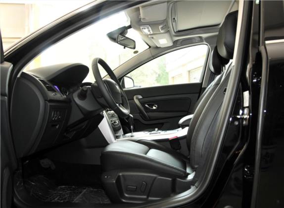 纬度 2011款 2.0L CVT豪华导航版 车厢座椅   前排空间