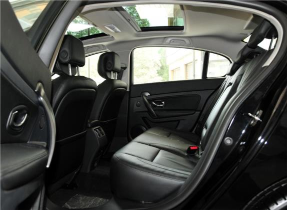 纬度 2011款 2.0L CVT豪华导航版 车厢座椅   后排空间