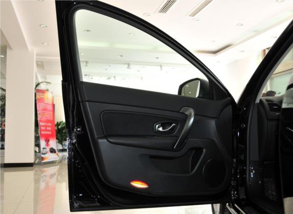 纬度 2011款 2.0L CVT豪华导航版 车厢座椅   前门板