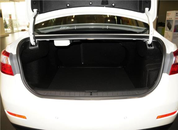 纬度 2013款 2.5L 自动旗舰导航版 车厢座椅   后备厢