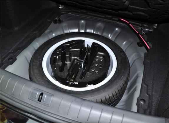纬度 2013款 改款 2.5L 自动豪华版 其他细节类   备胎