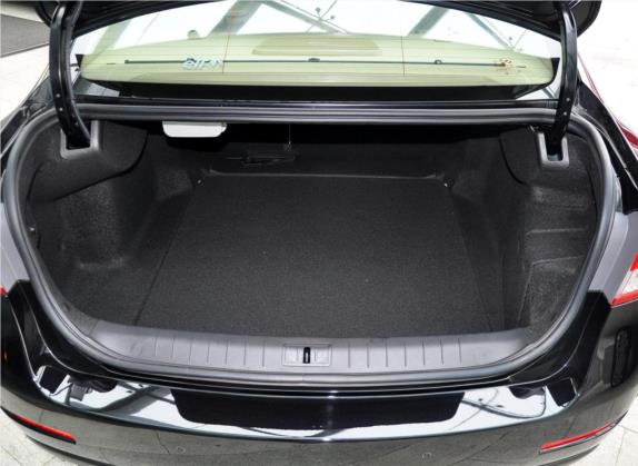 纬度 2013款 改款 2.5L 自动豪华版 车厢座椅   后备厢