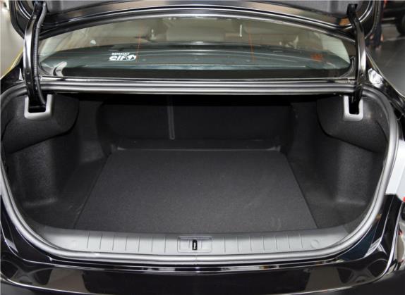 纬度 2015款 2.0L CVT时尚版 车厢座椅   后备厢