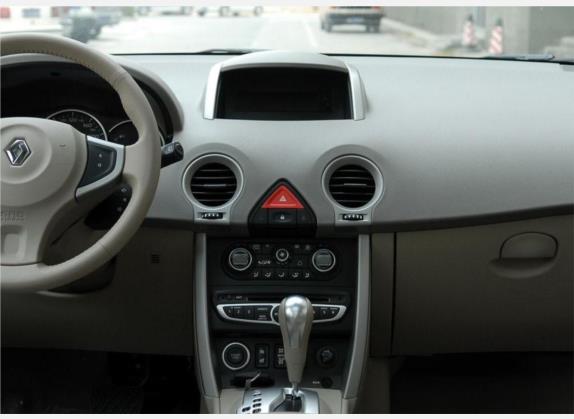 科雷傲(进口) 2009款 2.5L 四驱豪华型 中控类   中控台