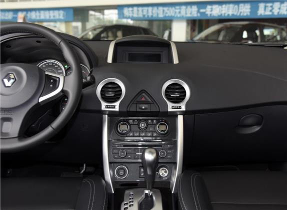 科雷傲(进口) 2015款 2.0L 两驱时尚版 中控类   中控台