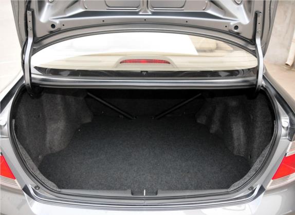 理念S1 2011款 1.5L 自动豪华版 车厢座椅   后备厢