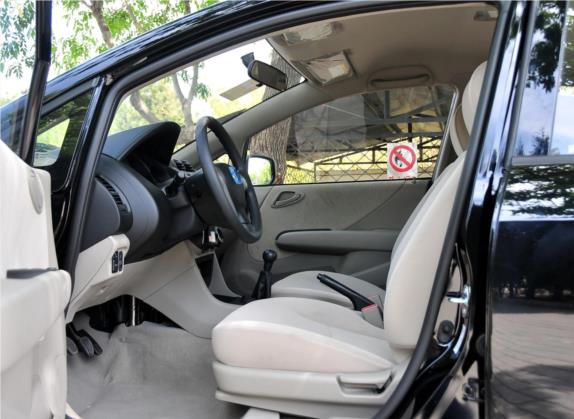 理念S1 2011款 1.3L 手动舒适版 车厢座椅   前排空间