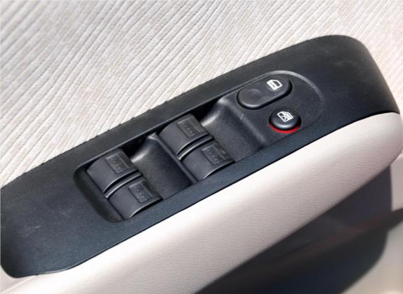 理念S1 2012款 1.3L 自动舒适版 车厢座椅   门窗控制