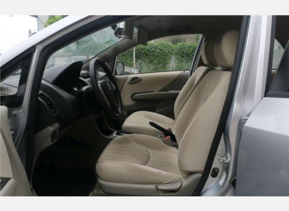 理念S1 2014款 1.3L 自动舒适版 车厢座椅   前排空间