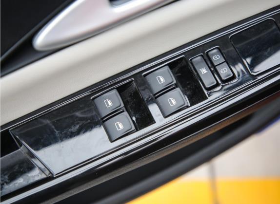 雷丁i3 2019款 经济版-K 车厢座椅   门窗控制