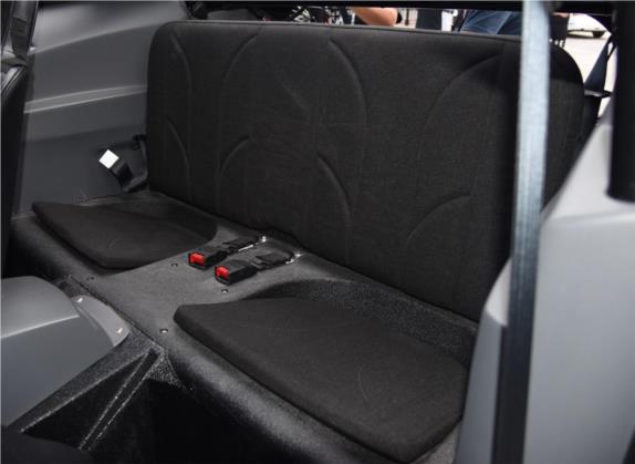 RALLY FIGHTER 2015款 6.2L 标准型 车厢座椅   后排空间