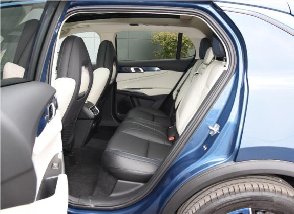 领克01 2017款 2.0T 两驱耀Pro版 车厢座椅   后排空间