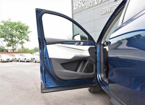 领克01 2017款 2.0T 两驱耀Pro版 车厢座椅   前门板