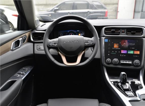领克01 2019款 2.0T 两驱型Pro版 国V 中控类   驾驶位
