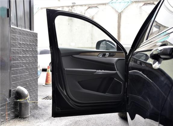 领克01 2019款 2.0T 两驱型Pro版 国V 车厢座椅   前门板