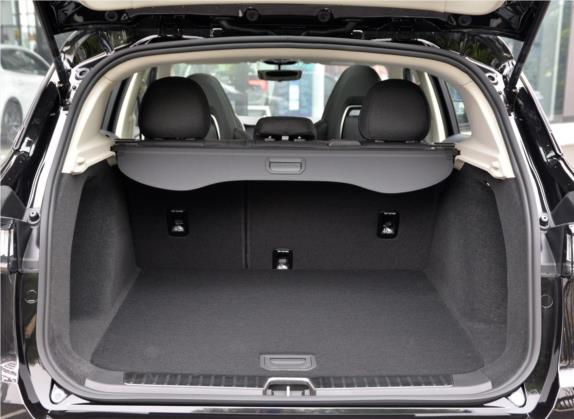 领克01 2019款 2.0T 两驱纯版 国VI 车厢座椅   后备厢
