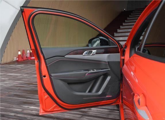 领克03 2018款 1.5TD DCT劲Pro版 国V 车厢座椅   前门板