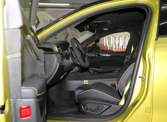 领克03 2021款 03+ 2.0TD 自动性能套装版 车厢座椅   前排空间