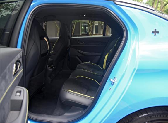 2023款 03+ 2.0TD 自动Cyan定制版性能套装 车厢座椅   后排空间