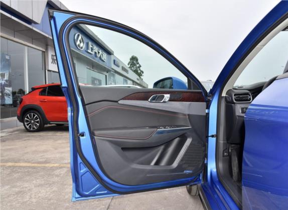 领克02 2019款 高能版 2.0T 自动两驱劲版 国VI 车厢座椅   前门板