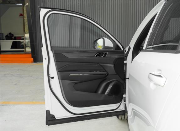 领克01新能源 2022款 1.5TD PHEV Plus 车厢座椅   前门板